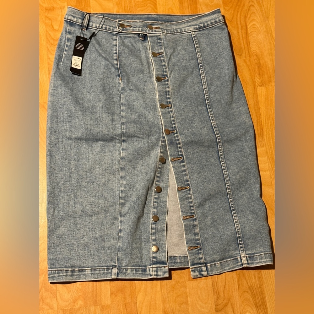 Fashion Nova Right On The Line Denim Midi Skirt - Light Wash 1X NWT